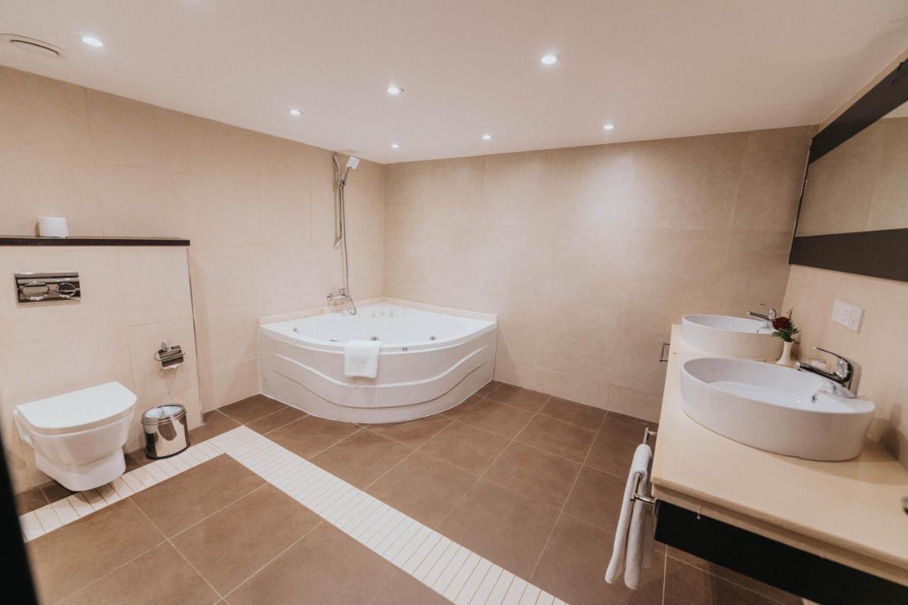 Ashur Hotel Dukhan 외부 사진